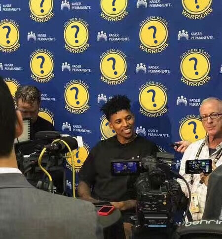 曼联欲截胡 曼联欲截胡