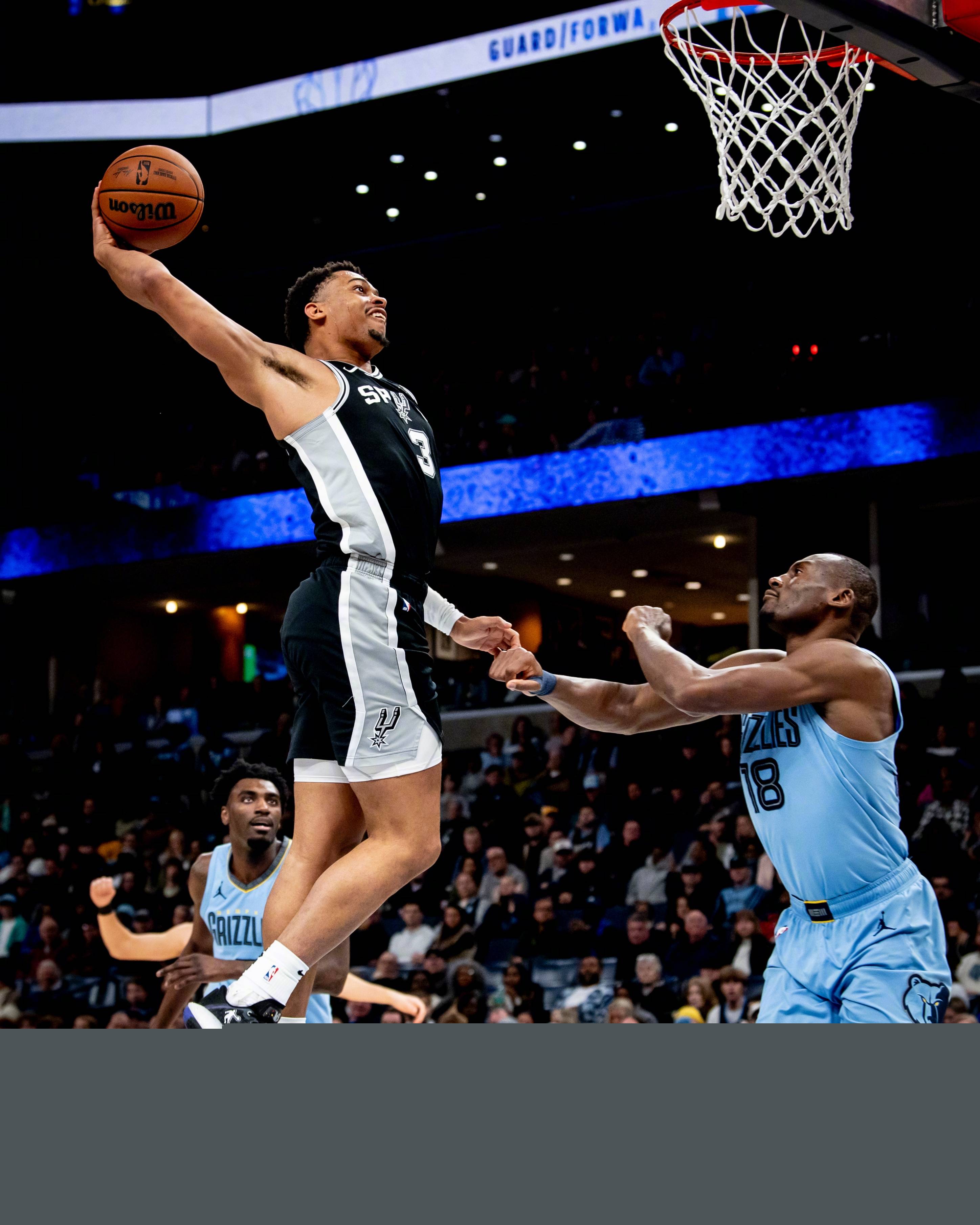 世界室内田径锦标赛：中国摘2金1银